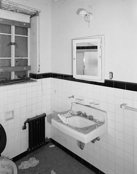  BATHROOM, SOUTHWEST APARTMENT, SECOND FLOOR