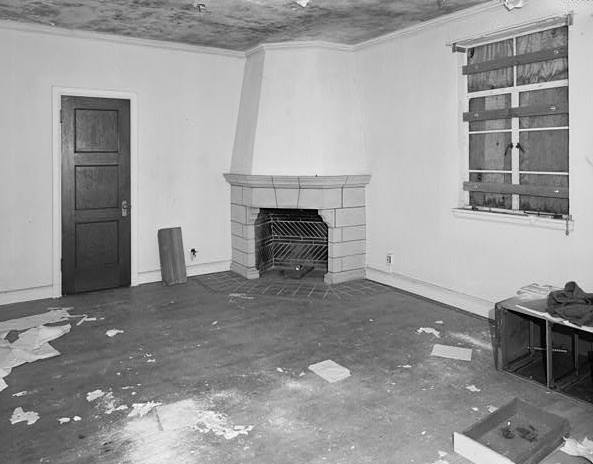 LIVING ROOM, SOUTH APARTMENT, SECOND FLOOR