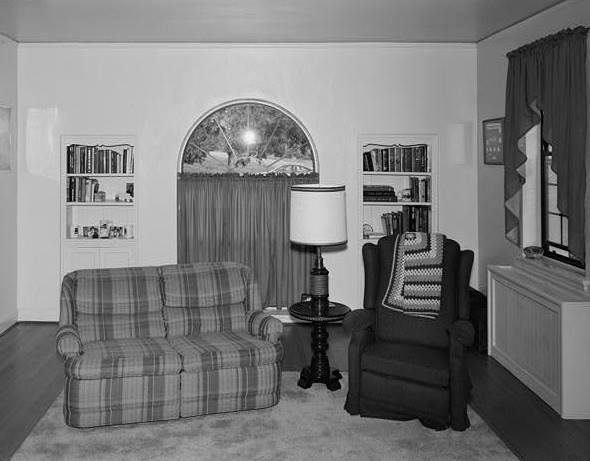 LIVING ROOM, SEMI-CIRCULAR WINDOW AND BUILT-IN BOOKCASES